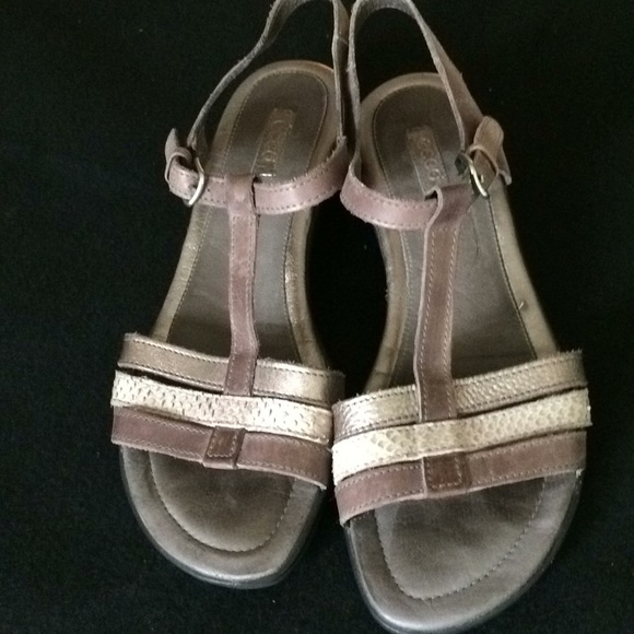 ecco sandals size 39